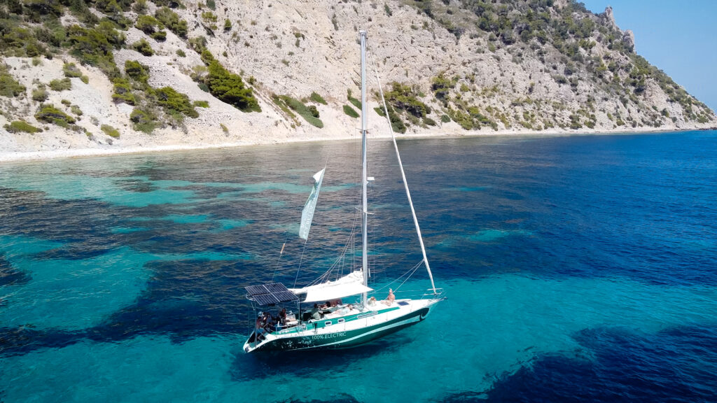 Sailing in Valencia Electric